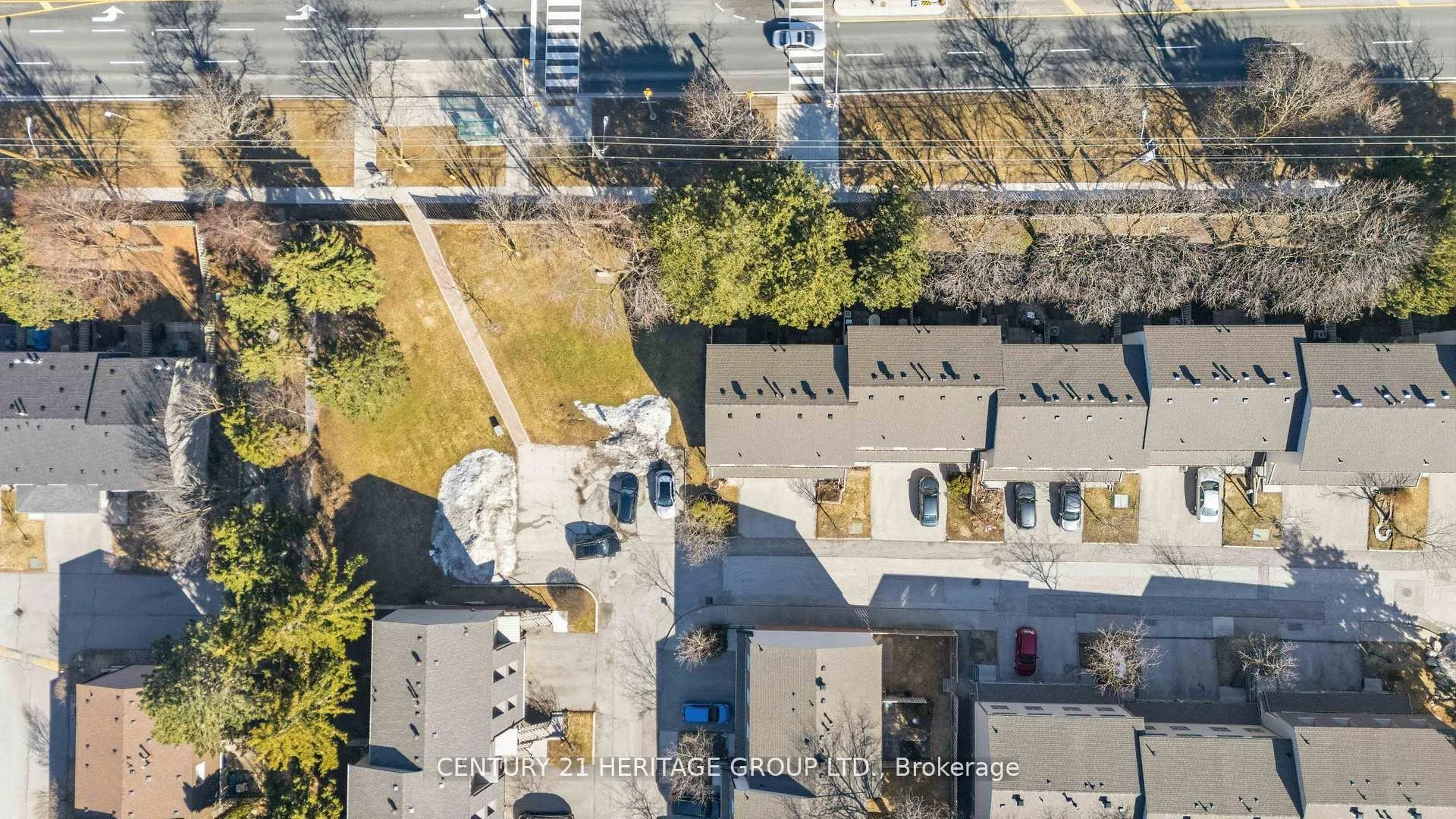 Photo 5 of Unit 40, 24 Purple Sageway, North York, Hillcrest Village — HOMEH