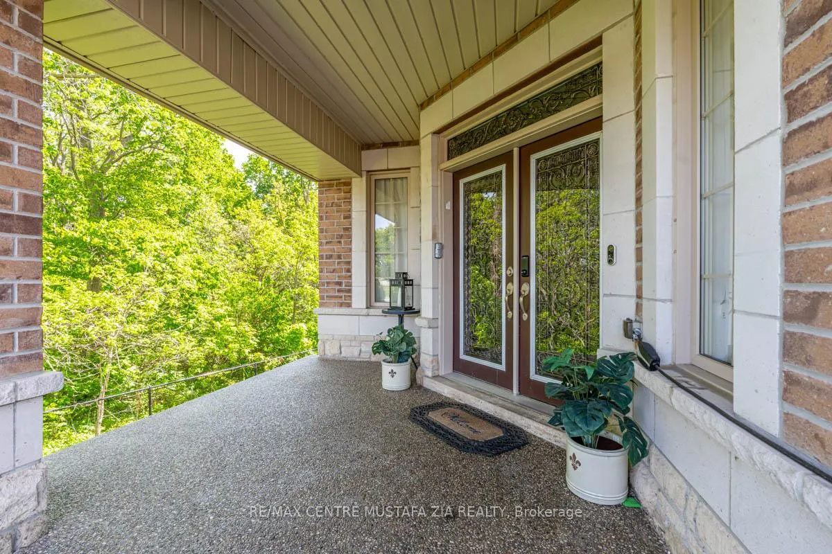 Photo 3 of 188 Elbern Markell Drive, Brampton, Credit Valley — HOMEH