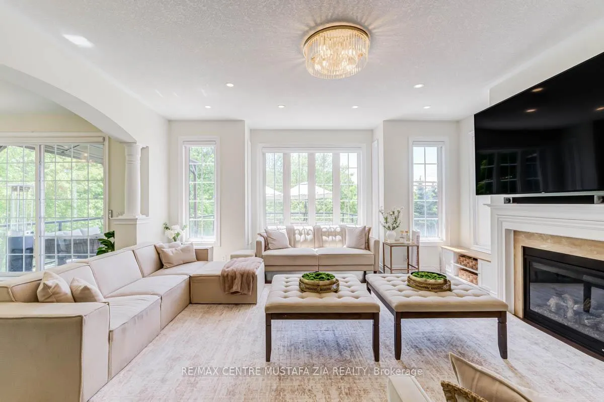 Photo 11 of 188 Elbern Markell Drive, Brampton, Credit Valley — HOMEH