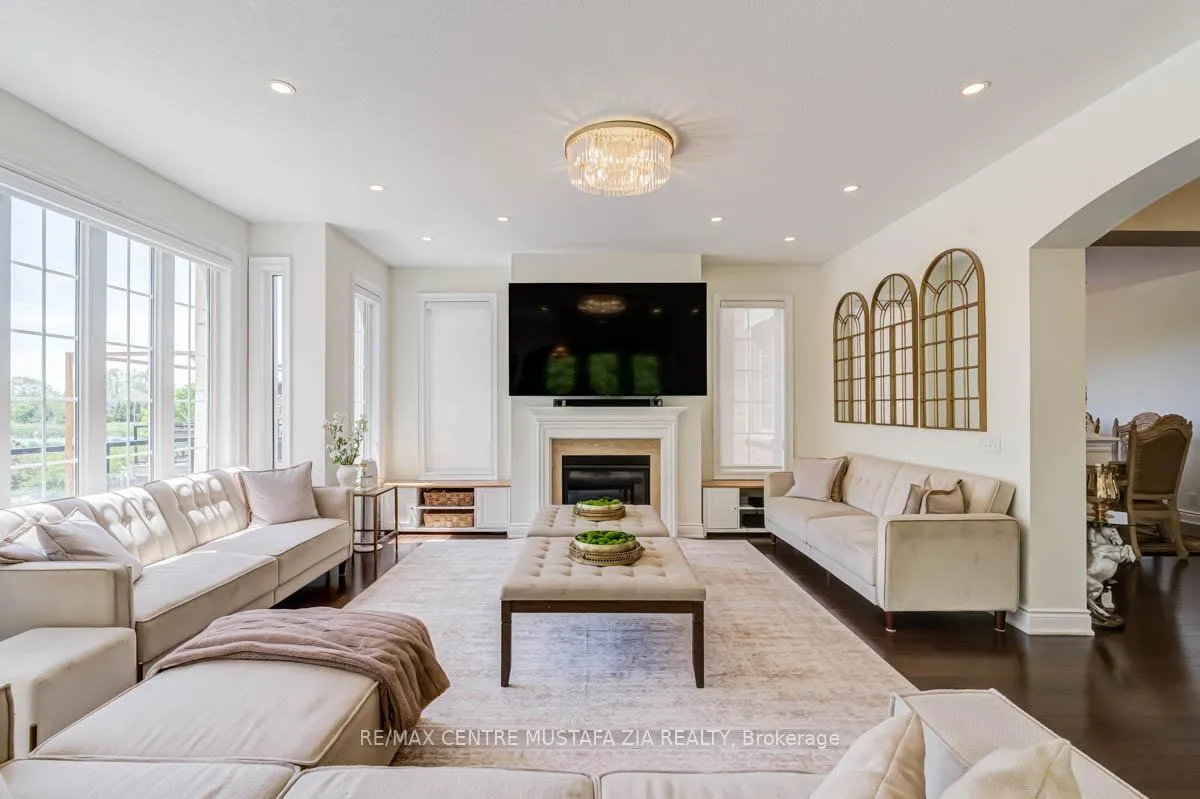 Photo 12 of 188 Elbern Markell Drive, Brampton, Credit Valley — HOMEH