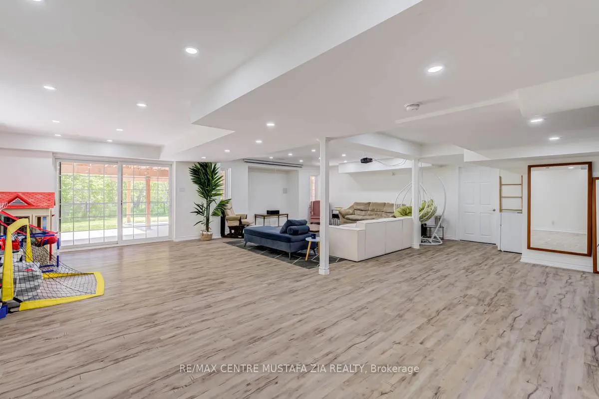 Photo 37 of 188 Elbern Markell Drive, Brampton, Credit Valley — HOMEH