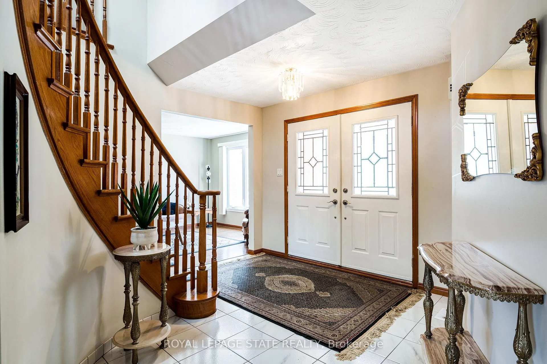 Photo 2 of 50 Shadeland Crescent, Hamilton, Stoney Creek — HOMEH
