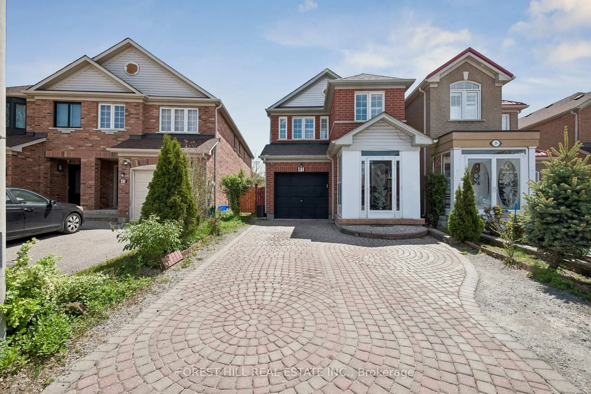 Photo 2 of 41 Guinevere Road, Markham, Cedarwood — HOMEH