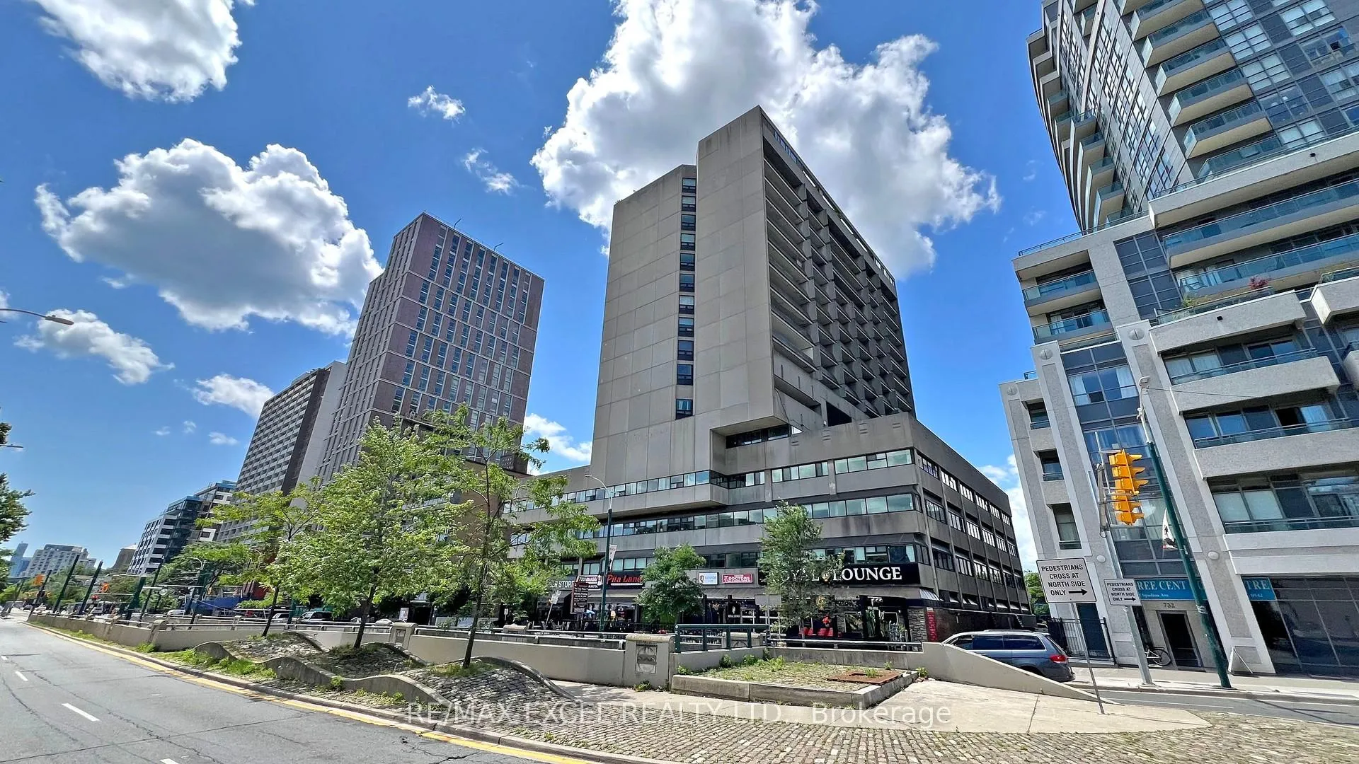 Front of Unit 1605, 720 Spadina Avenue