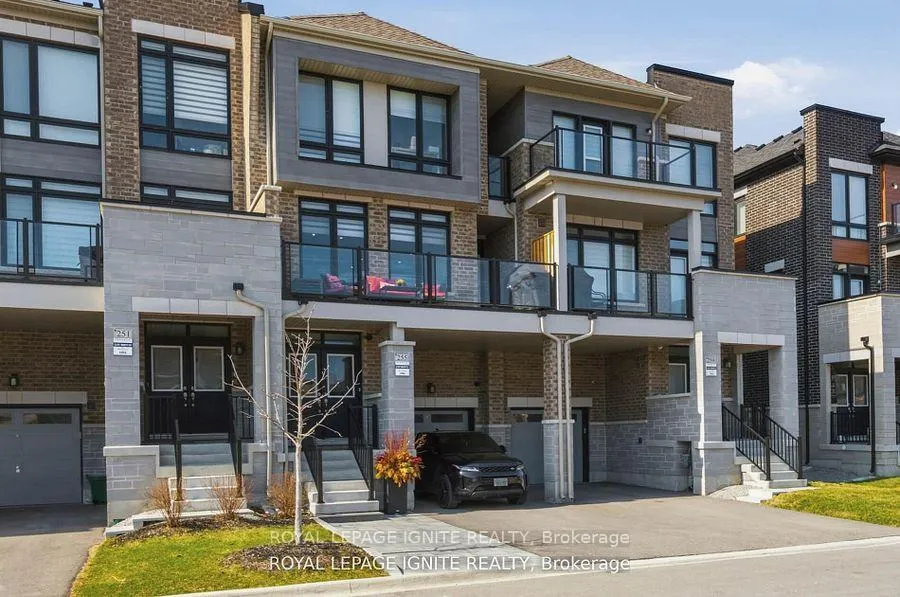 Photo 2 of 255 Moody Drive, Vaughan, Kleinburg — HOMEH