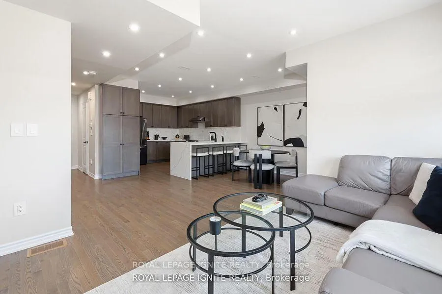 Photo 8 of 255 Moody Drive, Vaughan, Kleinburg — HOMEH