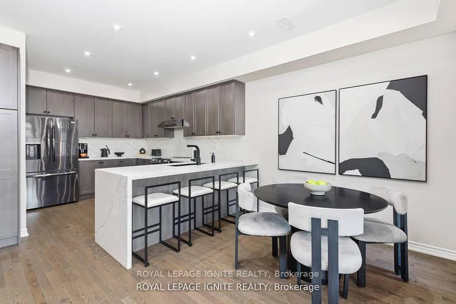 Photo 9 of 255 Moody Drive, Vaughan, Kleinburg — HOMEH