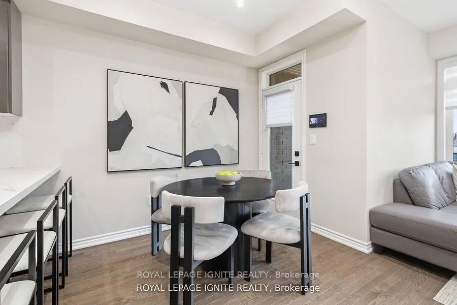 Photo 10 of 255 Moody Drive, Vaughan, Kleinburg — HOMEH