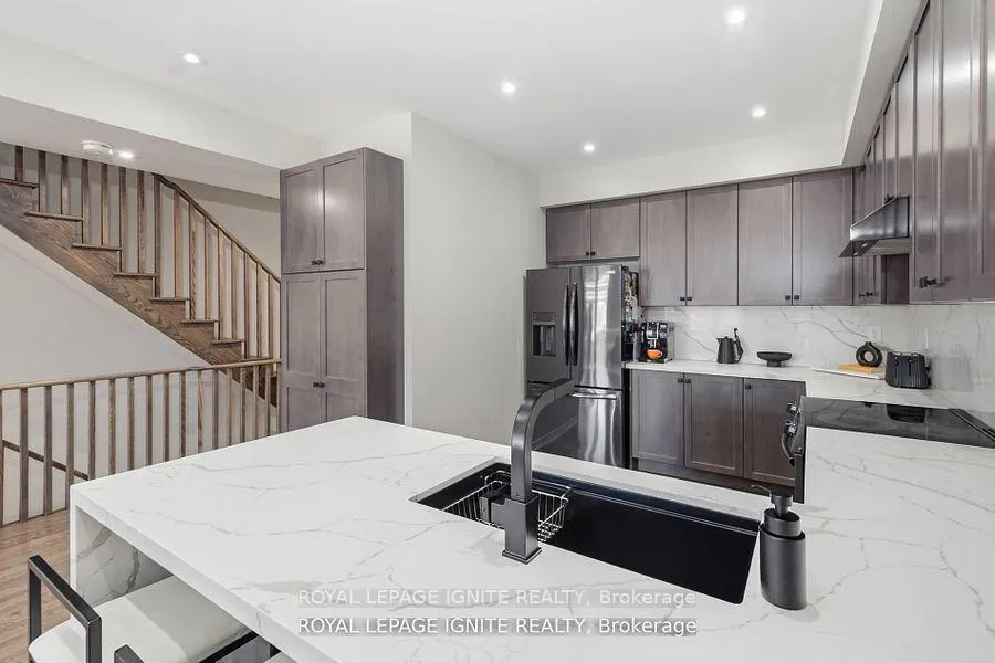 Photo 13 of 255 Moody Drive, Vaughan, Kleinburg — HOMEH