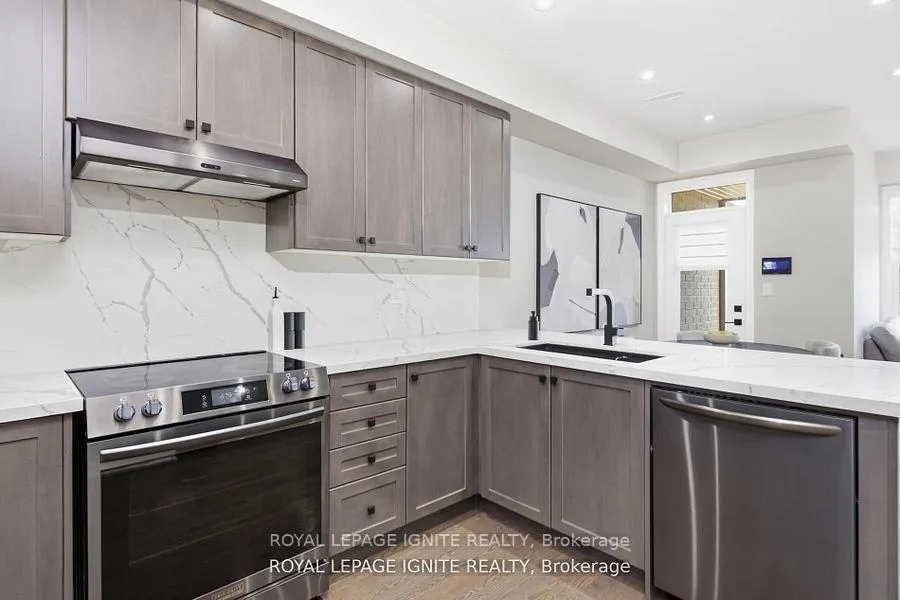 Photo 14 of 255 Moody Drive, Vaughan, Kleinburg — HOMEH