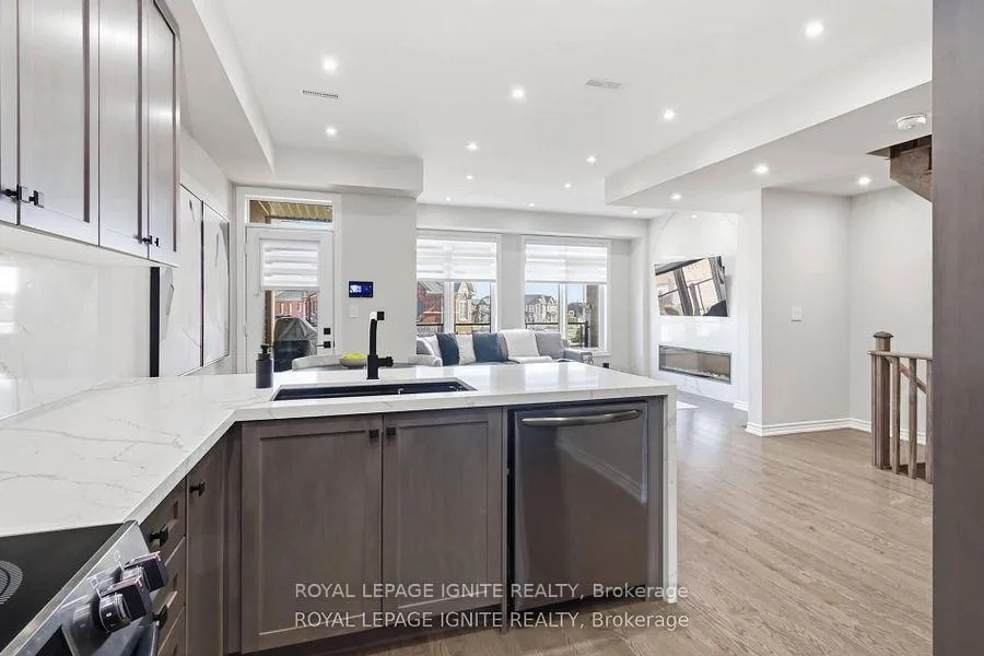 Photo 15 of 255 Moody Drive, Vaughan, Kleinburg — HOMEH