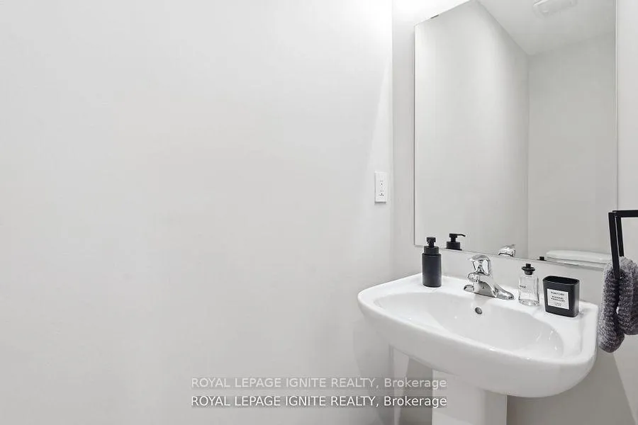 Photo 16 of 255 Moody Drive, Vaughan, Kleinburg — HOMEH