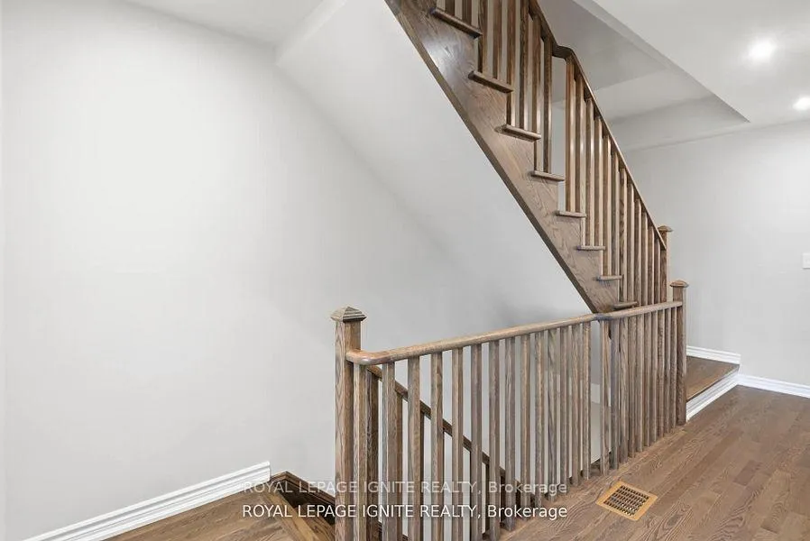 Photo 17 of 255 Moody Drive, Vaughan, Kleinburg — HOMEH