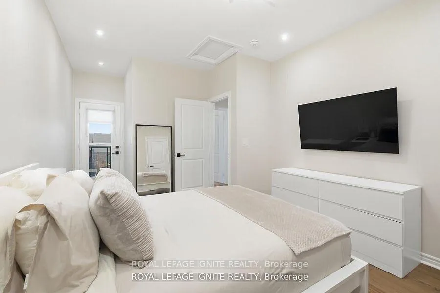 Photo 18 of 255 Moody Drive, Vaughan, Kleinburg — HOMEH