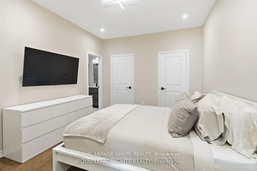 Photo 19 of 255 Moody Drive, Vaughan, Kleinburg — HOMEH