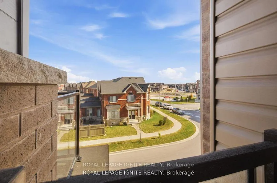 Photo 23 of 255 Moody Drive, Vaughan, Kleinburg — HOMEH