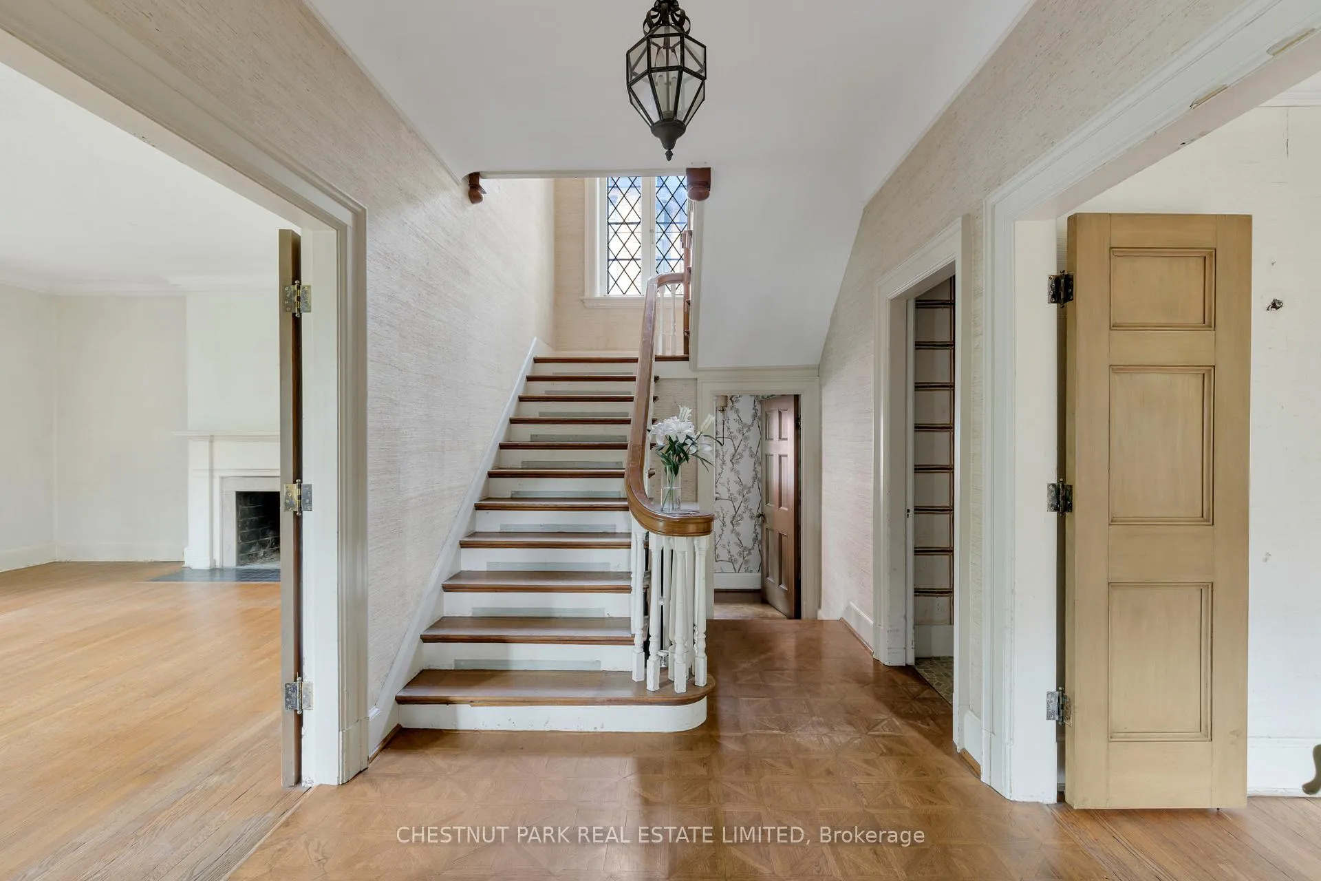 Photo 4 of 24 Castle Frank Crescent, Toronto, Cabbagetown-South St. James Town — HOMEH
