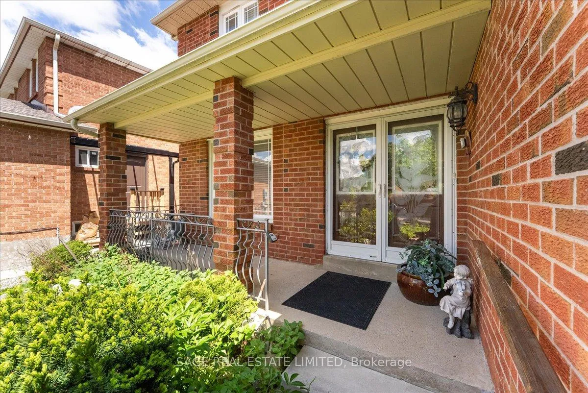 Photo 3 of 116 Butterfield Crescent, Vaughan, Maple — HOMEH