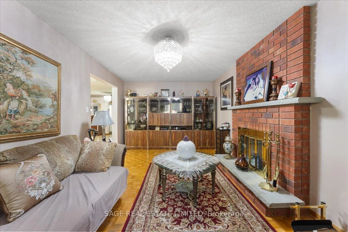 Photo 9 of 116 Butterfield Crescent, Vaughan, Maple — HOMEH