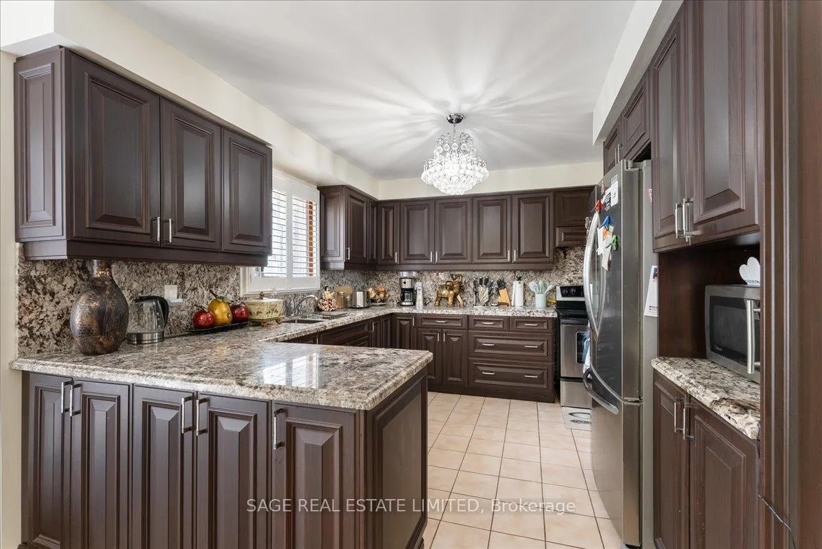 Photo 12 of 116 Butterfield Crescent, Vaughan, Maple — HOMEH