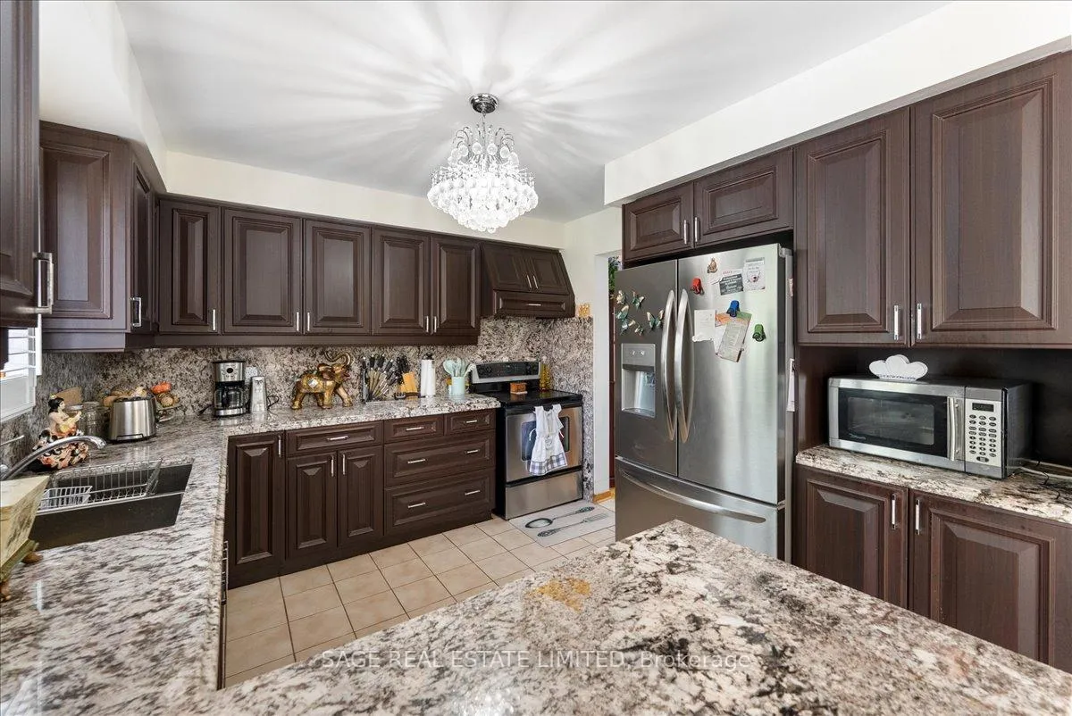 Photo 13 of 116 Butterfield Crescent, Vaughan, Maple — HOMEH