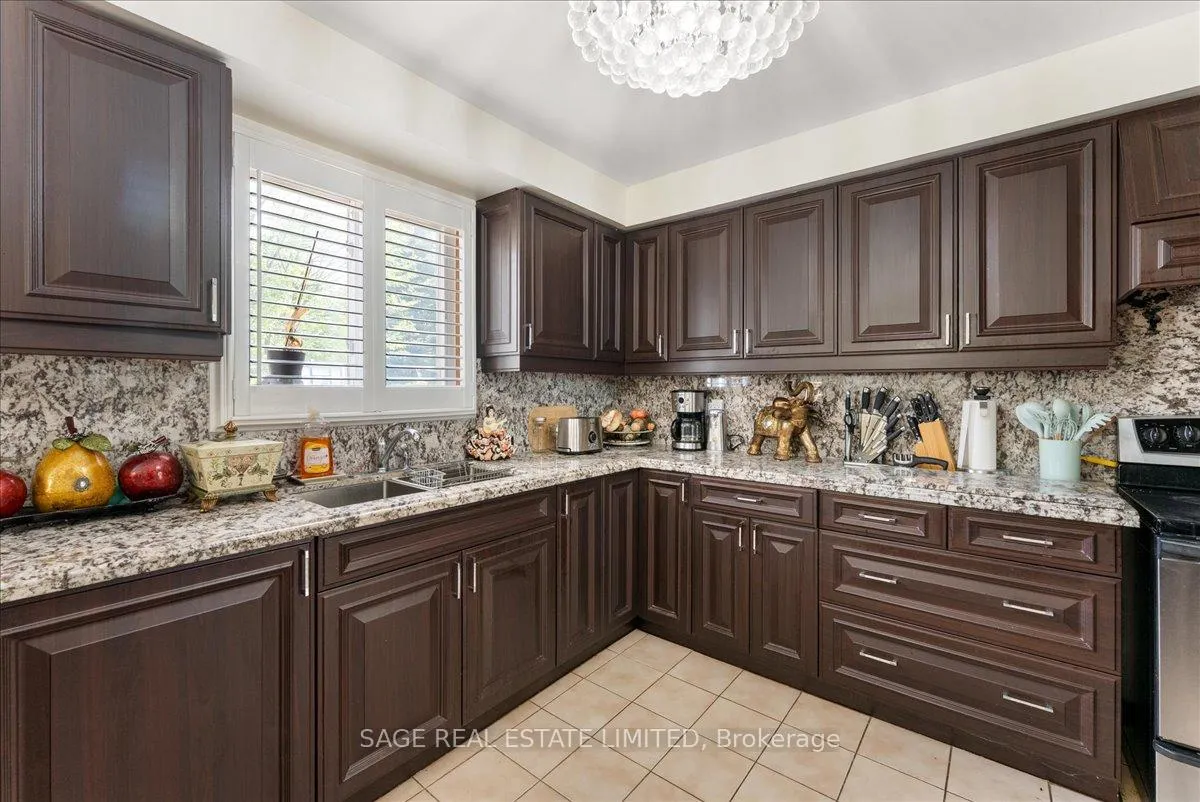 Photo 14 of 116 Butterfield Crescent, Vaughan, Maple — HOMEH