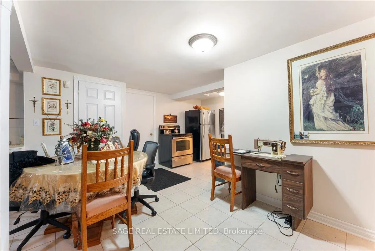 Photo 35 of 116 Butterfield Crescent, Vaughan, Maple — HOMEH