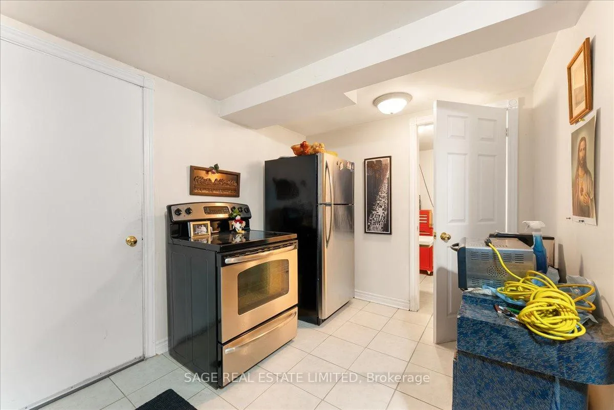 Photo 36 of 116 Butterfield Crescent, Vaughan, Maple — HOMEH