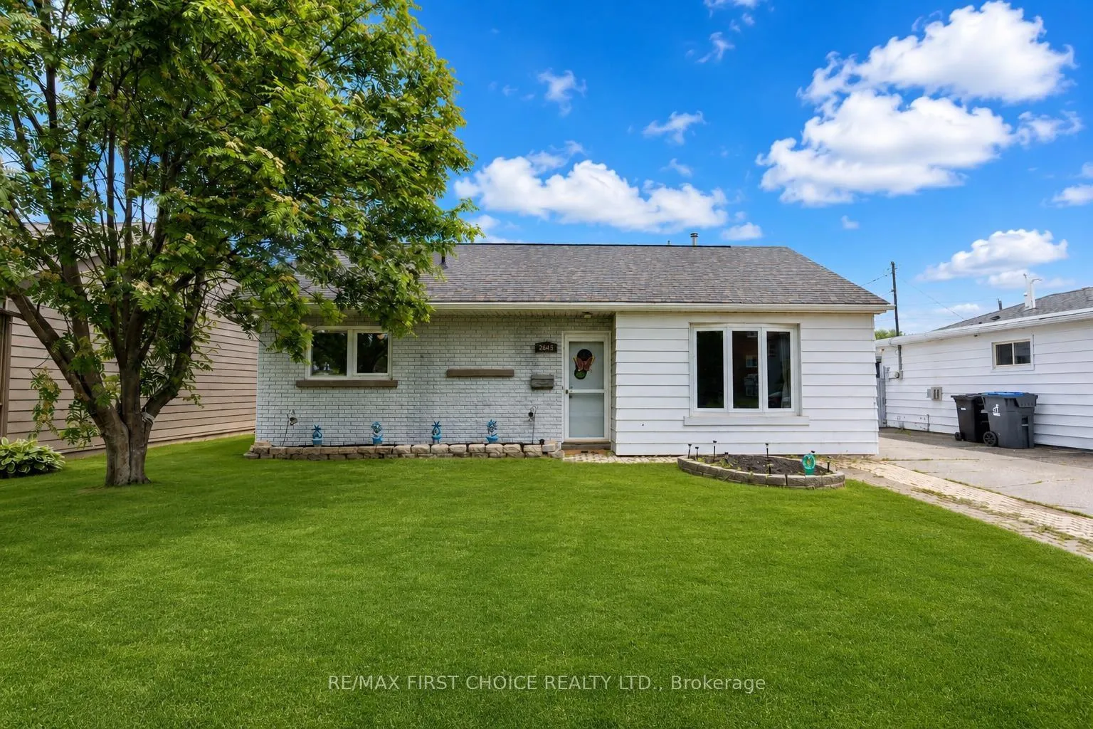 Photo 2 of 2645 Isabella Street E, Thunder Bay, Green Acres — HOMEH