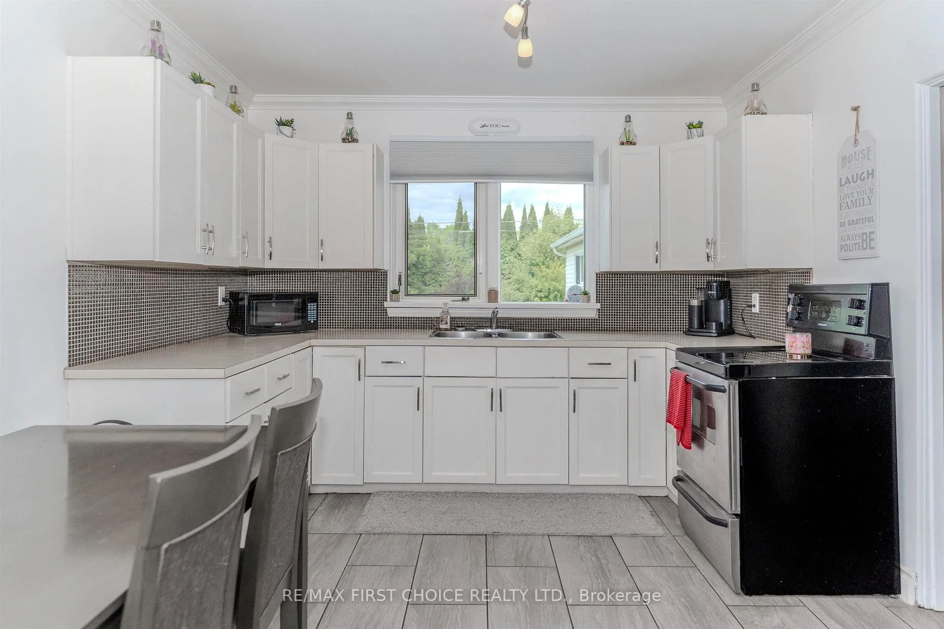 Photo 3 of 2645 Isabella Street E, Thunder Bay, Green Acres — HOMEH