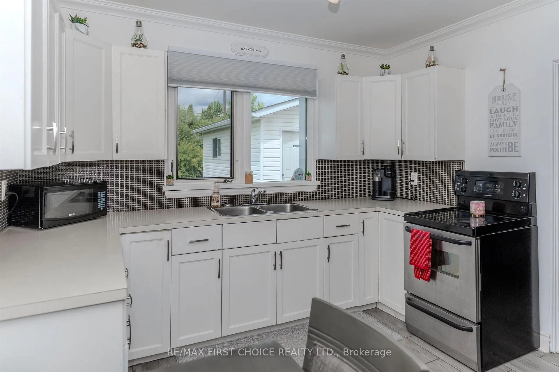 Photo 6 of 2645 Isabella Street E, Thunder Bay, Green Acres — HOMEH