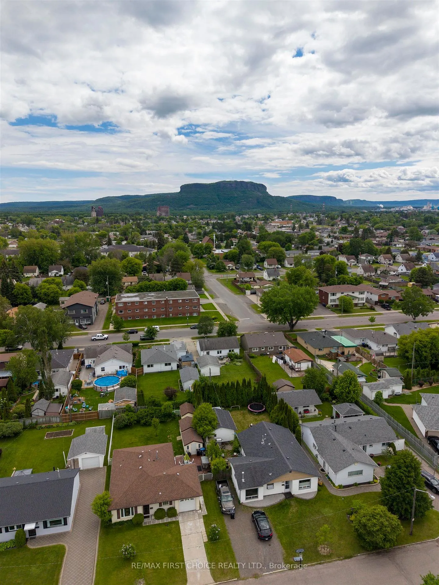 Photo 32 of 2645 Isabella Street E, Thunder Bay, Green Acres — HOMEH
