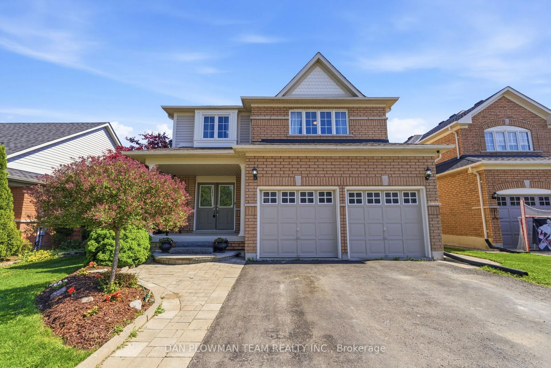 Photo 2 of 27 Hockley Avenue, Clarington, Bowmanville — HOMEH
