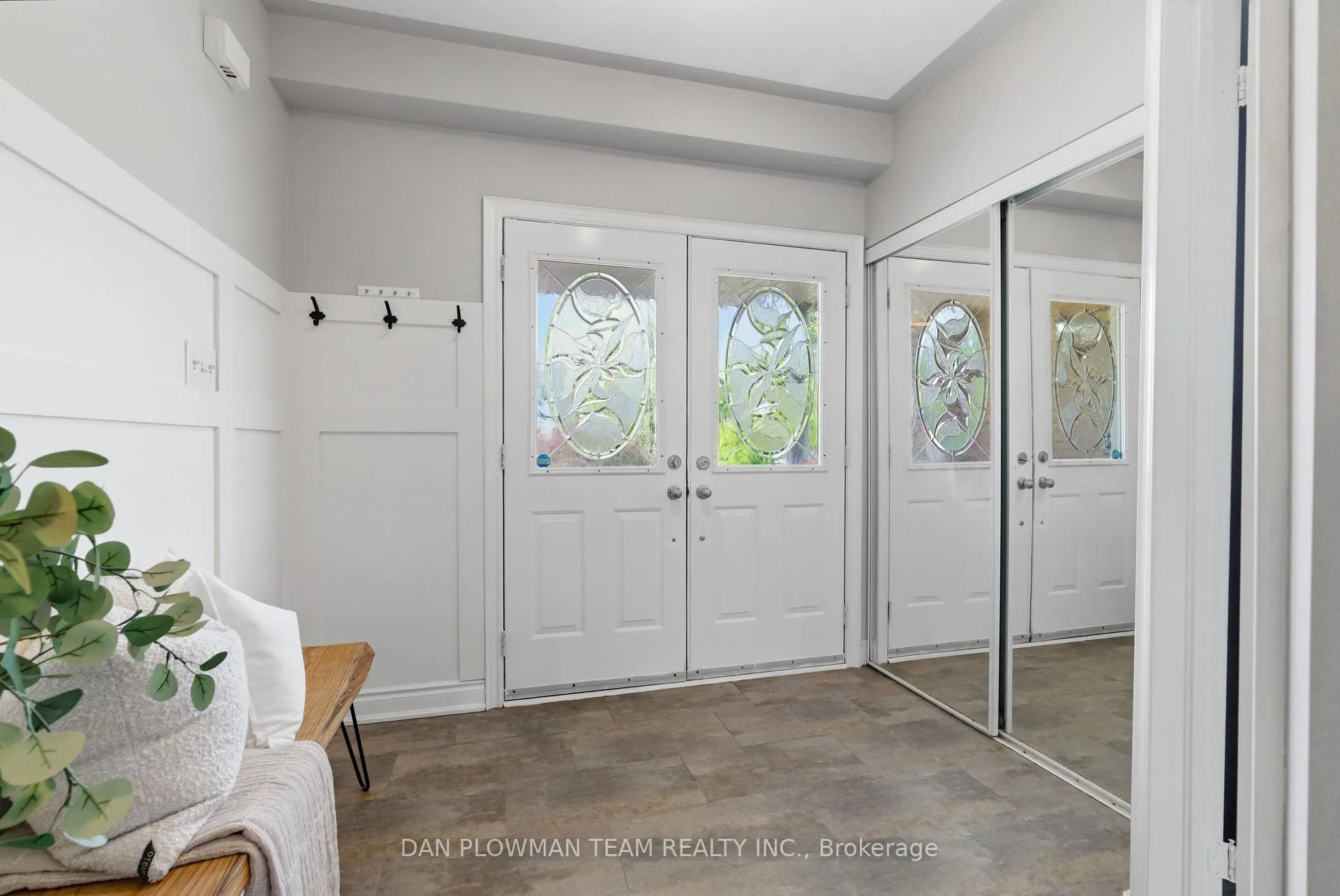 Photo 4 of 27 Hockley Avenue, Clarington, Bowmanville — HOMEH