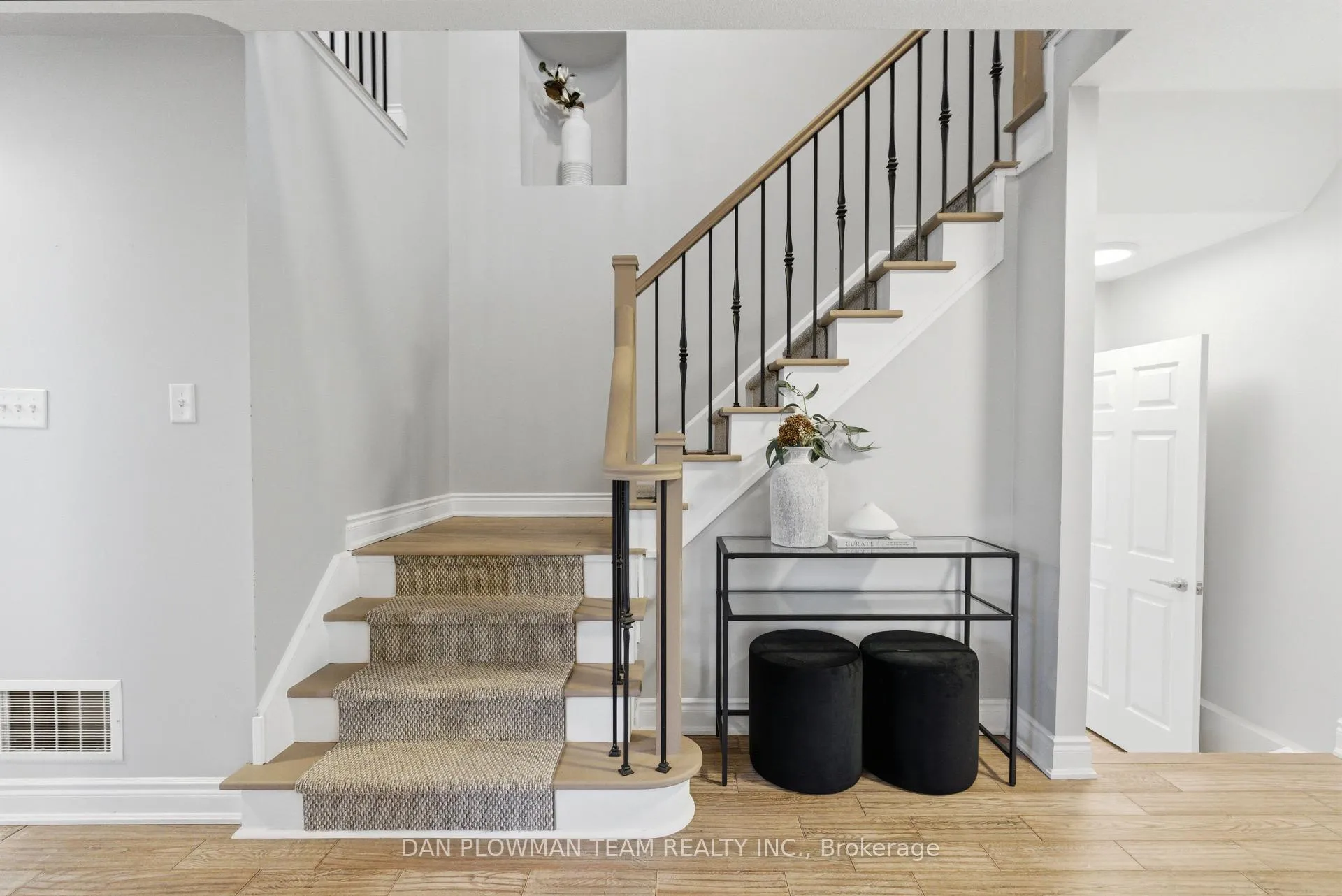 Photo 21 of 27 Hockley Avenue, Clarington, Bowmanville — HOMEH