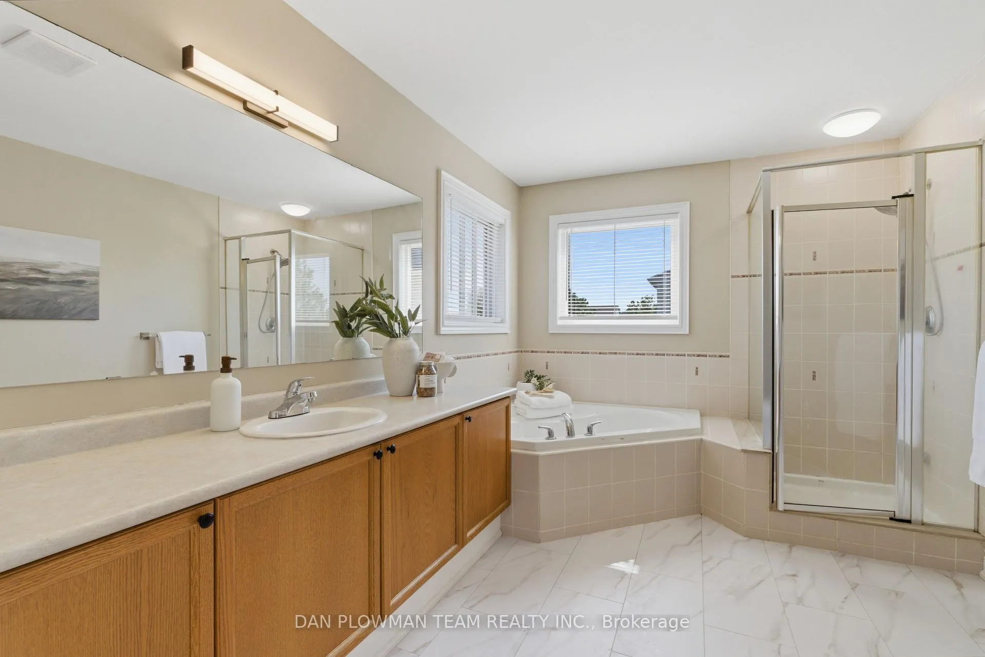 Photo 24 of 27 Hockley Avenue, Clarington, Bowmanville — HOMEH