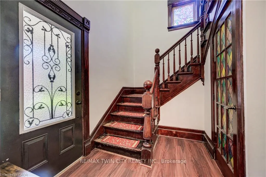 Photo 5 of 51 Irvin Street, Kitchener — HOMEH