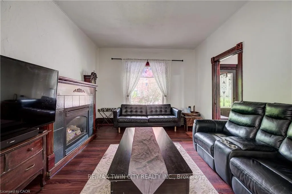 Photo 7 of 51 Irvin Street, Kitchener — HOMEH