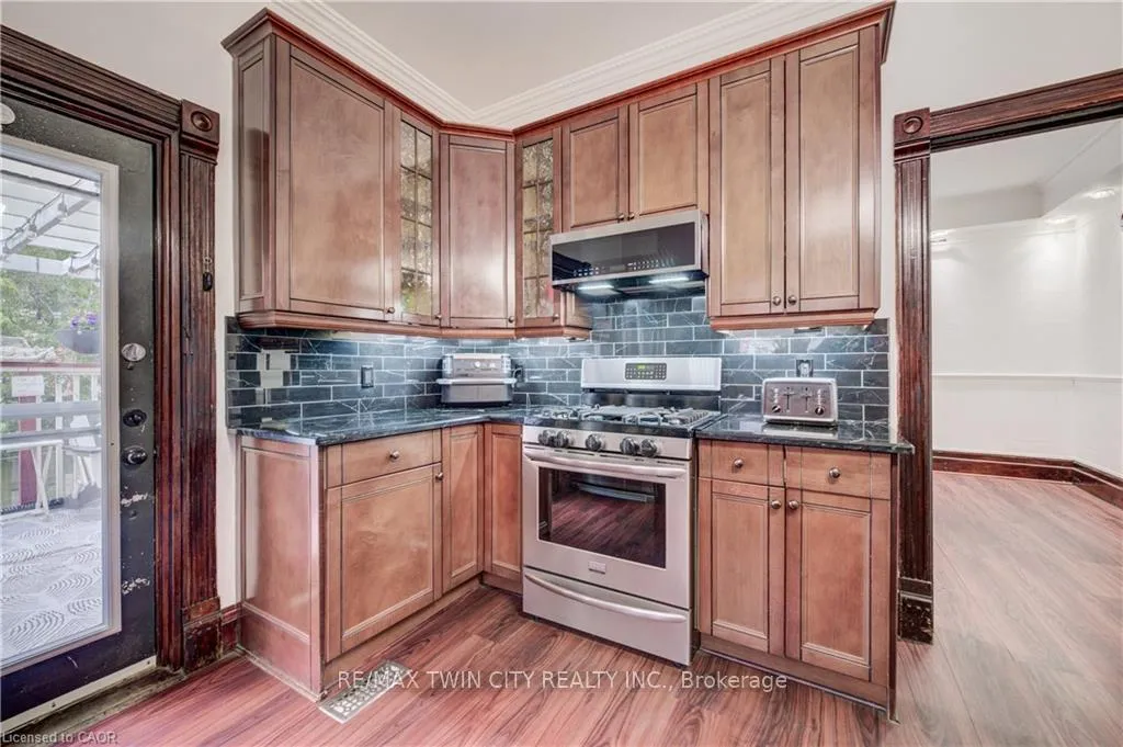 Photo 16 of 51 Irvin Street, Kitchener — HOMEH
