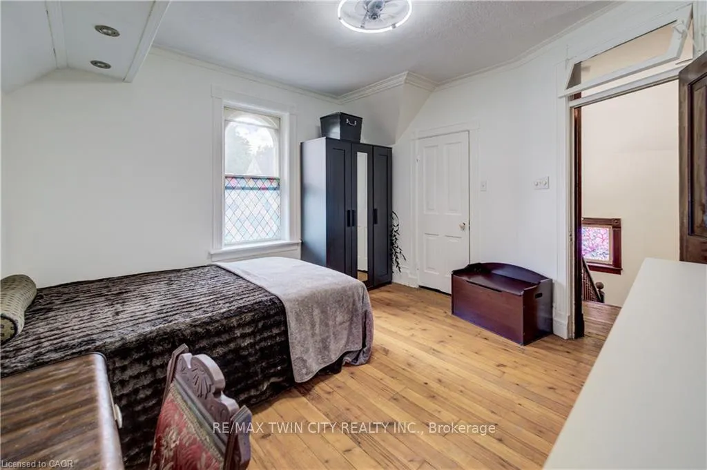 Photo 24 of 51 Irvin Street, Kitchener — HOMEH
