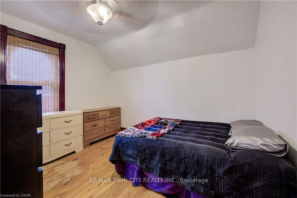 Photo 25 of 51 Irvin Street, Kitchener — HOMEH