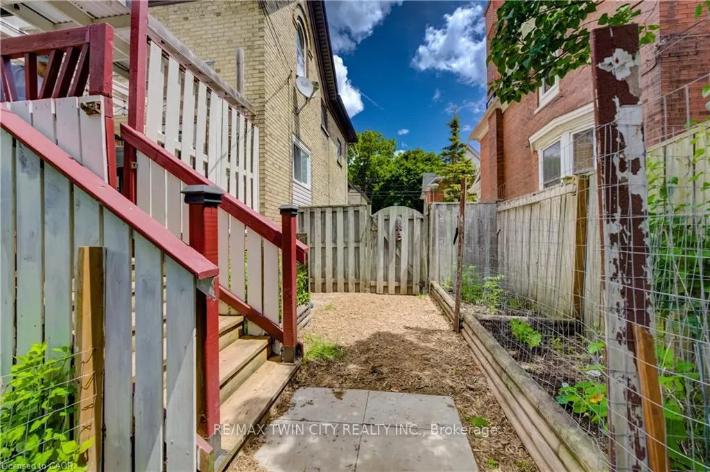 Photo 33 of 51 Irvin Street, Kitchener — HOMEH