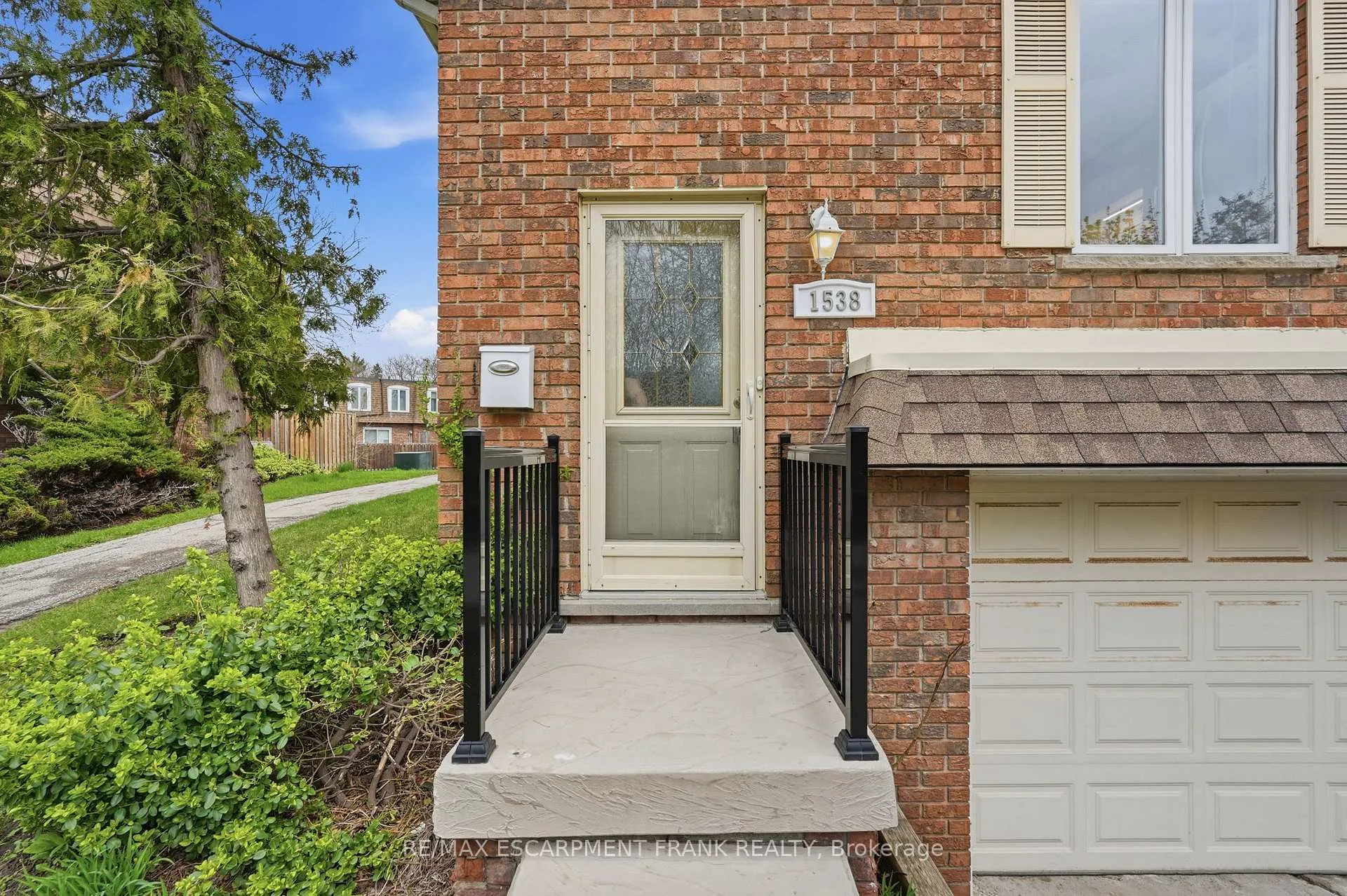 Photo 4 of 1538 Westminster Place, Burlington, Mountainside — HOMEH