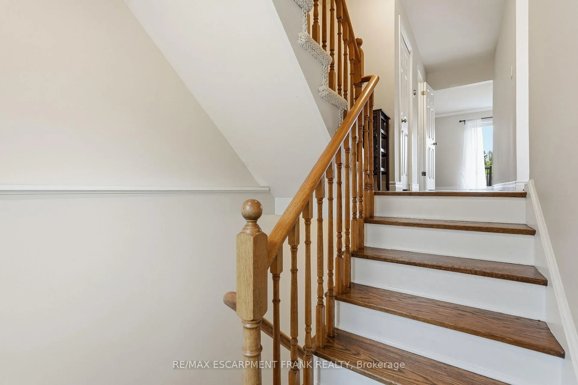 Photo 7 of 1538 Westminster Place, Burlington, Mountainside — HOMEH