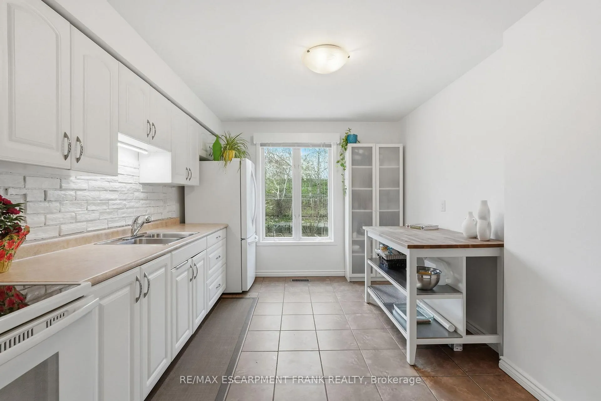 Photo 10 of 1538 Westminster Place, Burlington, Mountainside — HOMEH