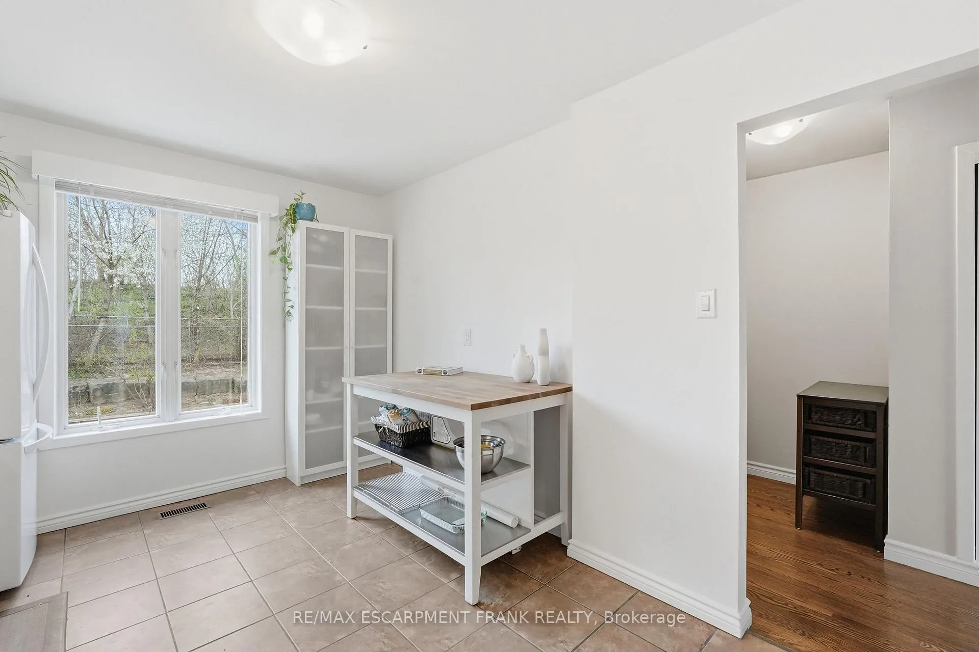 Photo 11 of 1538 Westminster Place, Burlington, Mountainside — HOMEH