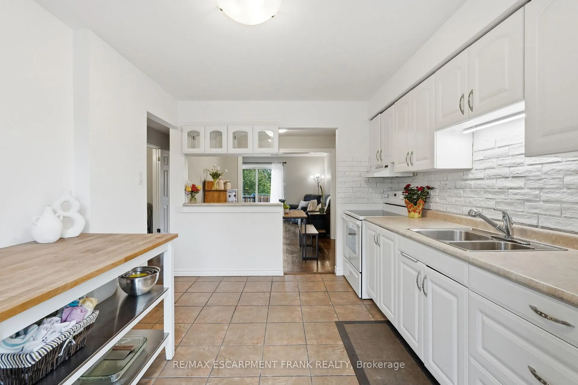 Photo 12 of 1538 Westminster Place, Burlington, Mountainside — HOMEH