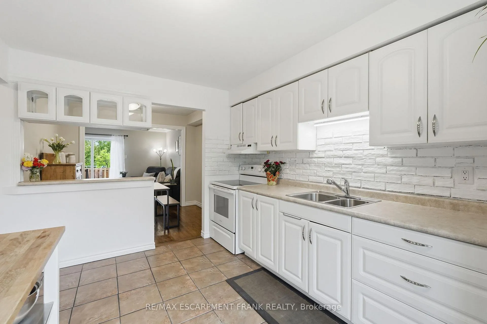 Photo 13 of 1538 Westminster Place, Burlington, Mountainside — HOMEH