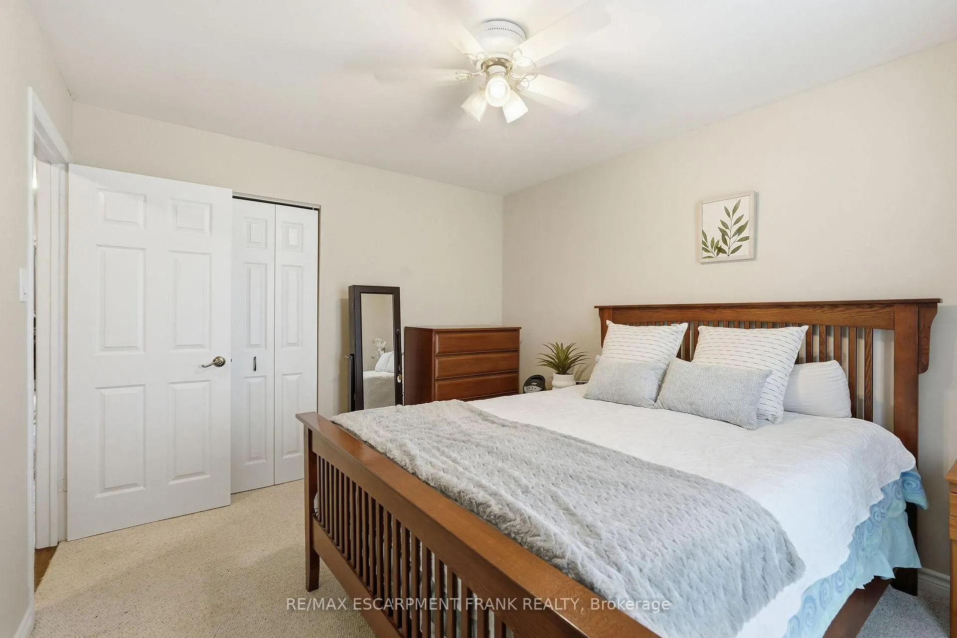 Photo 23 of 1538 Westminster Place, Burlington, Mountainside — HOMEH