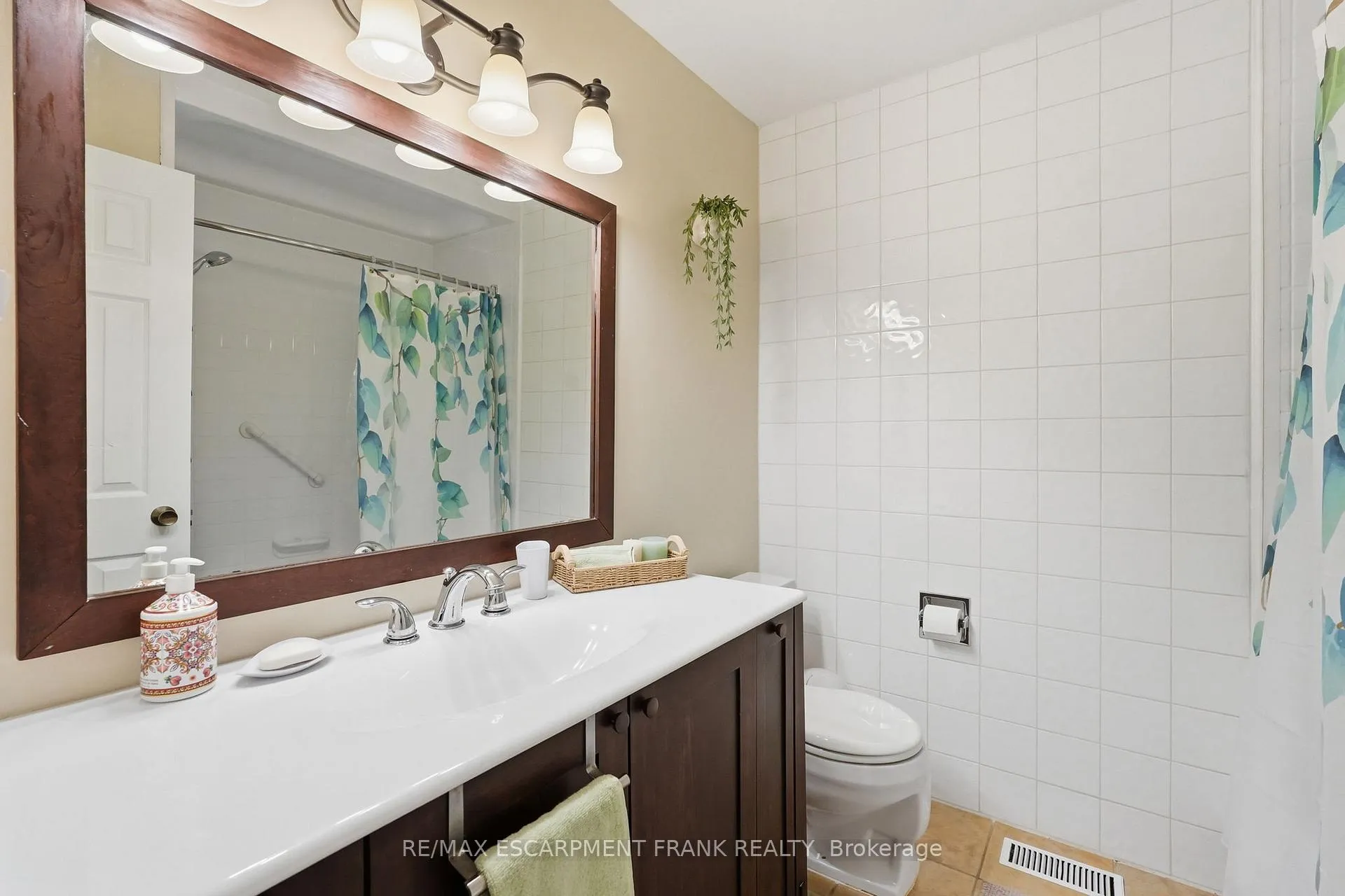 Photo 26 of 1538 Westminster Place, Burlington, Mountainside — HOMEH
